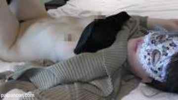 FC2-PPV-1312417 - 【個人撮影】恥じらいが抜けない初心な若妻　初撮影の緊張で強張ってた体から漏れ始めた喘ぎ・・・