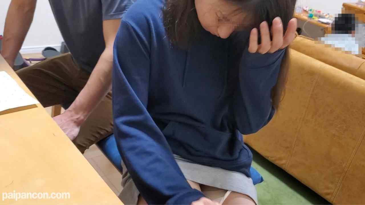 FC2-PPV-2839428 - 【個人】うなだれる旦那の前で童貞の反り上がった一物を入れられ喘ぐ人妻、、その後ビ○クを使い、、、 thumbnail_1.jpg