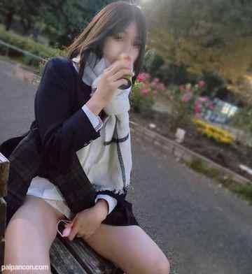 FC2-PPV-3141837 - 【2005年生】色白巨乳美少.女④明るい公園でおもちゃを入れさせ散歩～2回中出し