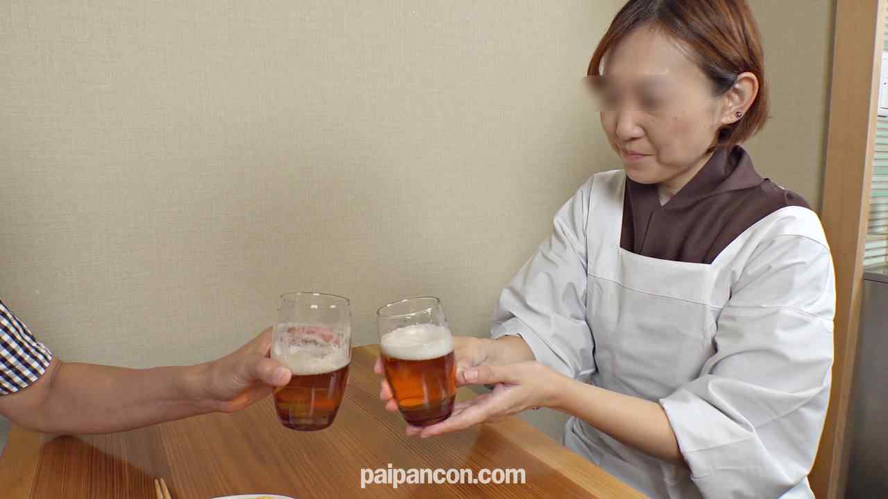 FC2-PPV-3202789 - 【無修正ｘ個人撮影】閉店危機の料亭を営む未亡人が大ピンチで、仕方なくピンク動画に出演してしまう！割烹着にノーパンのちょいヤンチャ系ママが言われるがままハメられてしまうｗ thumbnail_1.jpg