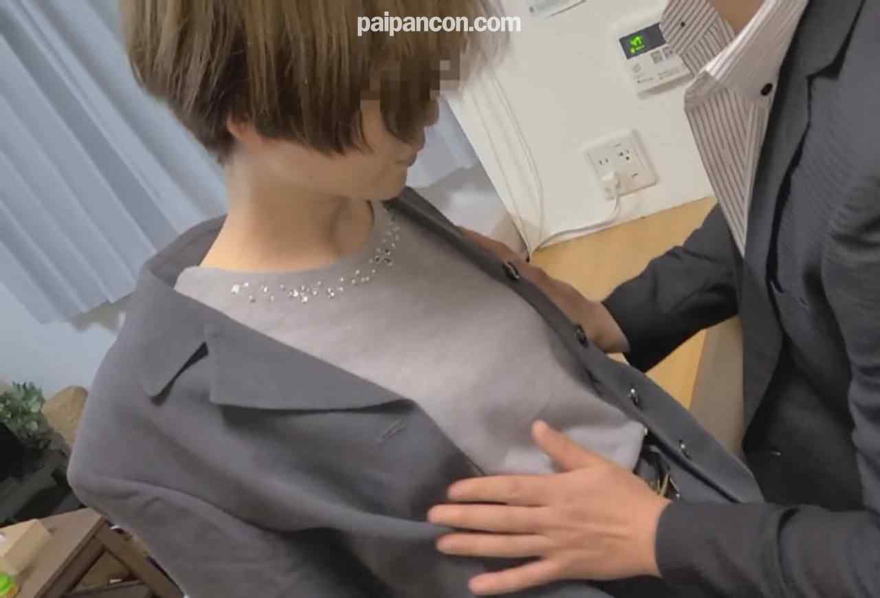 FC2-PPV-3223977 - 【個人】ボーイッシュな新妻はヘトヘト。スタイリッシュスーツを剥くと、スポブラは出てこなかった。