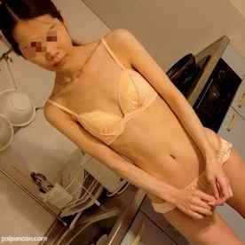 FC2-PPV-4575900 - 【個人】スレンダー美脚の元飲食店オーナー倒産で借金地獄に堕ち痩せこけるも無慈悲に中出し返済 cover.jpg