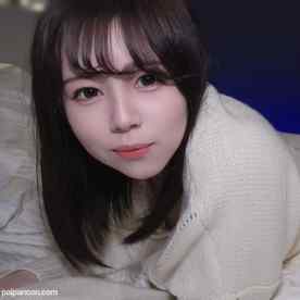 FC2-PPV-4639618 - 【初撮り】都内某所のケーキ屋さんで働く童顔美女さなちゃん 敏感クリまんこを玩具で弄られ本気イキ連発♡ゴム無しセックスに中出し2発射されたら脳汁溢れちゃう。 cover.jpg