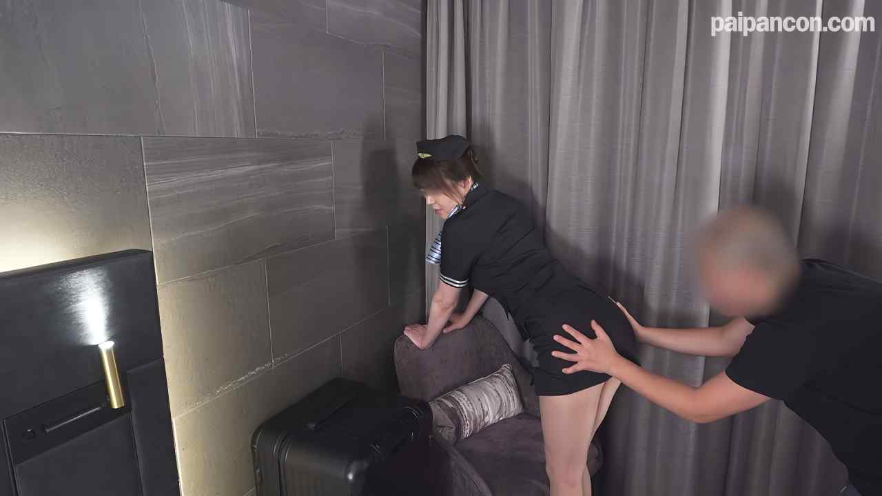 FC2-PPV-4697494 - 【無修正ｘ個人撮影】スチュワーデスの格好で、フライト前にSEXしに来ちゃったｗ50代に見えない美魔女人妻がセクシー過ぎる！激エロCAのサービスがヤバいｗ thumbnail_1.jpg